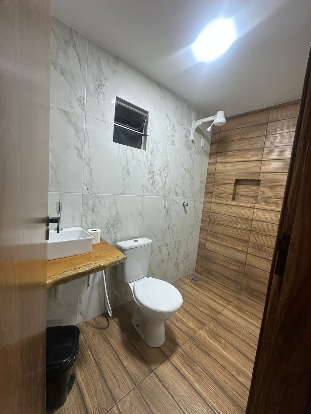Quarto com Banheiro